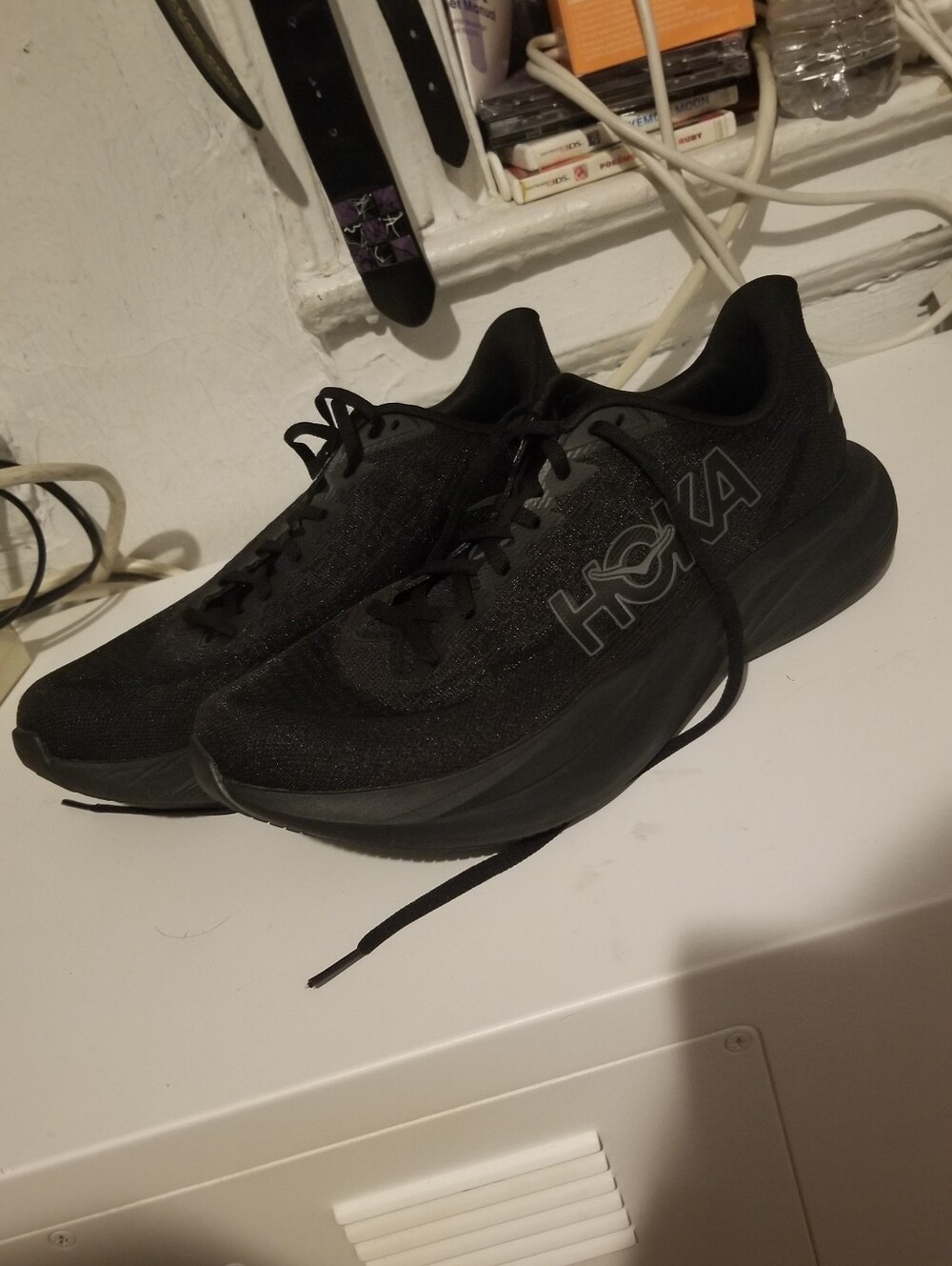 Hoka Men's Black Mach 7 size 10.5